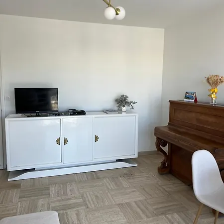 Charming Flat Close To 아파트 *