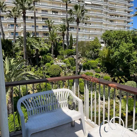 Charming Flat Close To