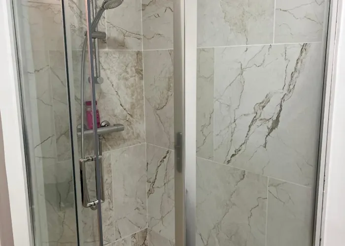 Charming Flat Close To 公寓 *