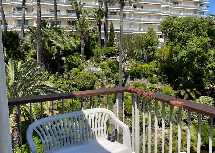 Charming Flat Close To