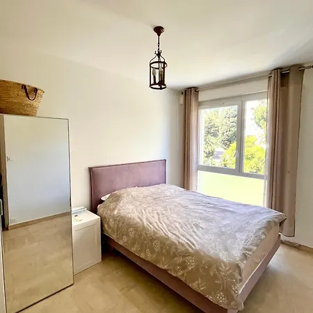 Charming Flat Close To Apartment